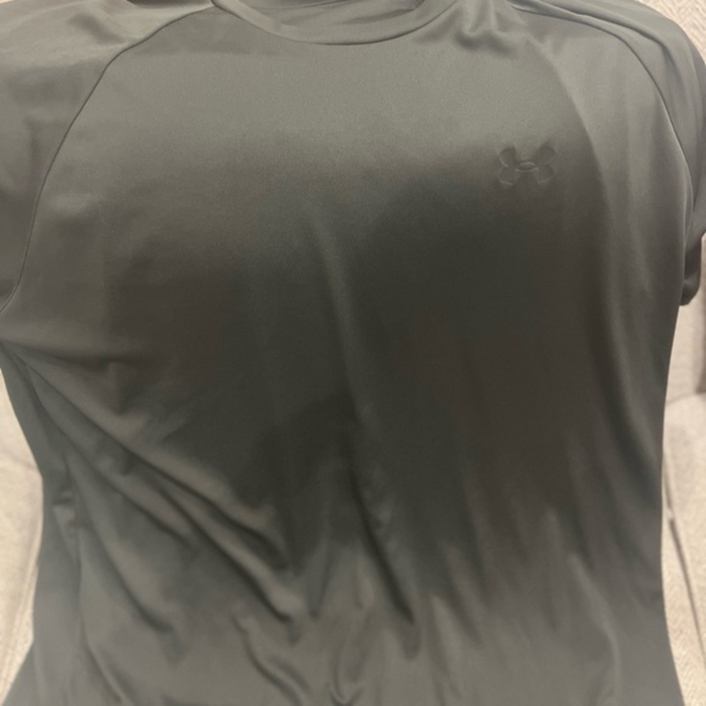 Under Armour Men's Black Shirt
